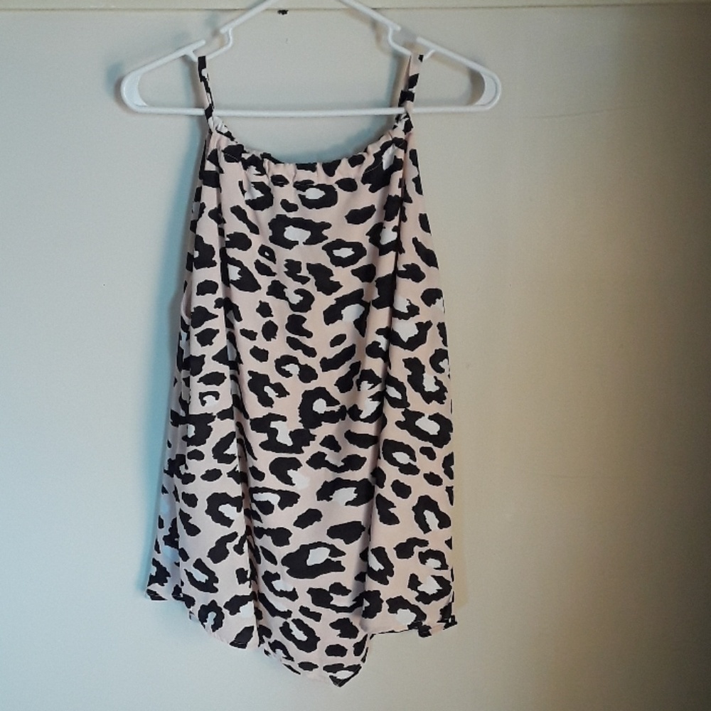 NWT. Handkerchief hem sleeveless blouse